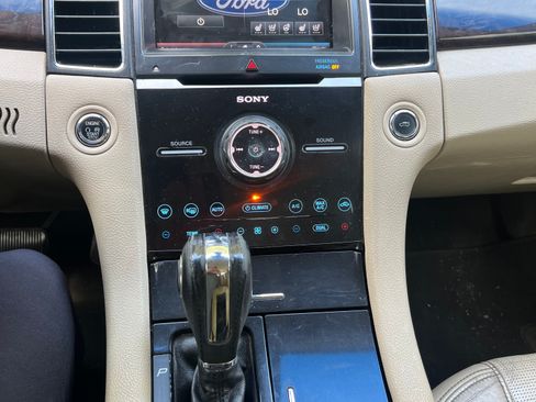 Used 2015 Ford Taurus Limited w/ Equipment Group 301A FWD image 16