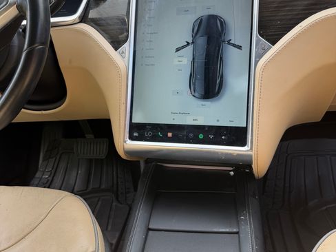 Used 2014 Tesla Model S 60 RWD image 2
