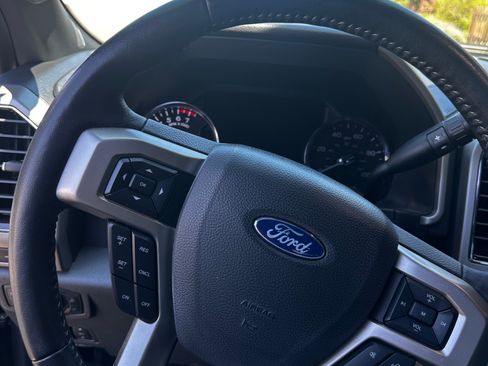 Used 2022 Ford F250 Lariat w/ Black Appearance Package AWD/4WD image 13