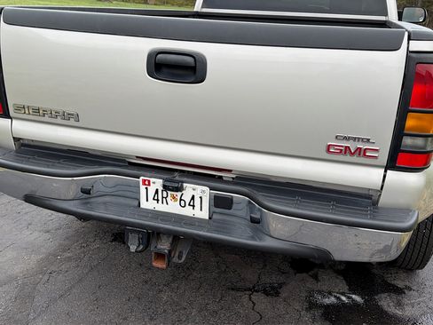 Used 2005 GMC Sierra 3500 SLT w/ Heavy-Duty Power Package image 4