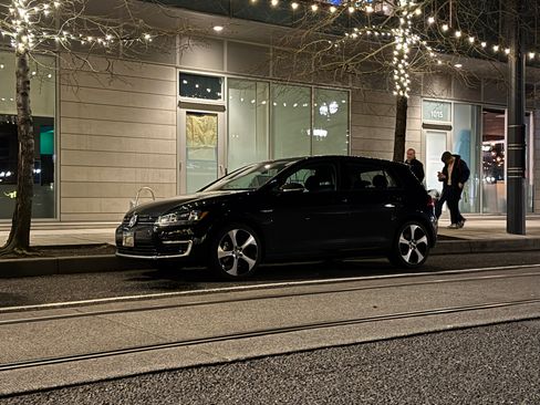 Used 2019 Volkswagen e-Golf SE w/ Driver Assistance Package image 1