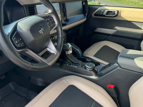 Used 2023 Ford Bronco Wildtrak image 13