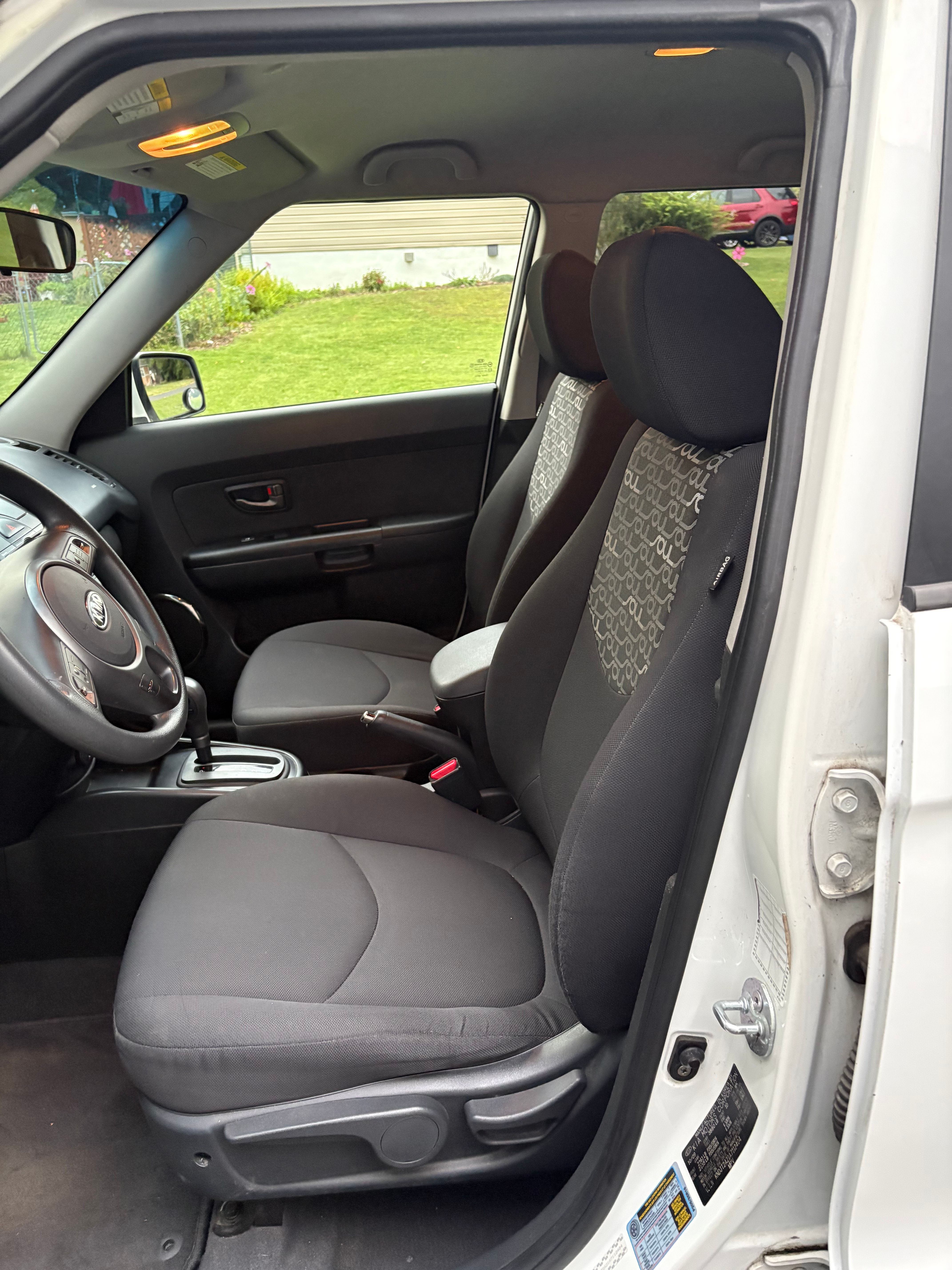 Used 2010 Kia Soul + FWD image 9