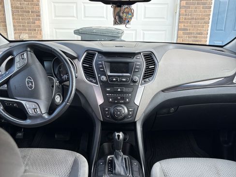 Used 2014 Hyundai Santa Fe GLS image 6