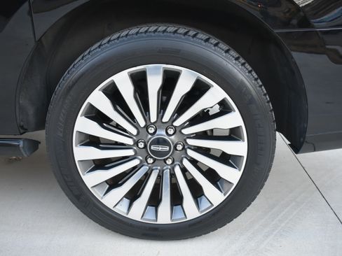 Used 2019 Lincoln Navigator L Reserve image 29