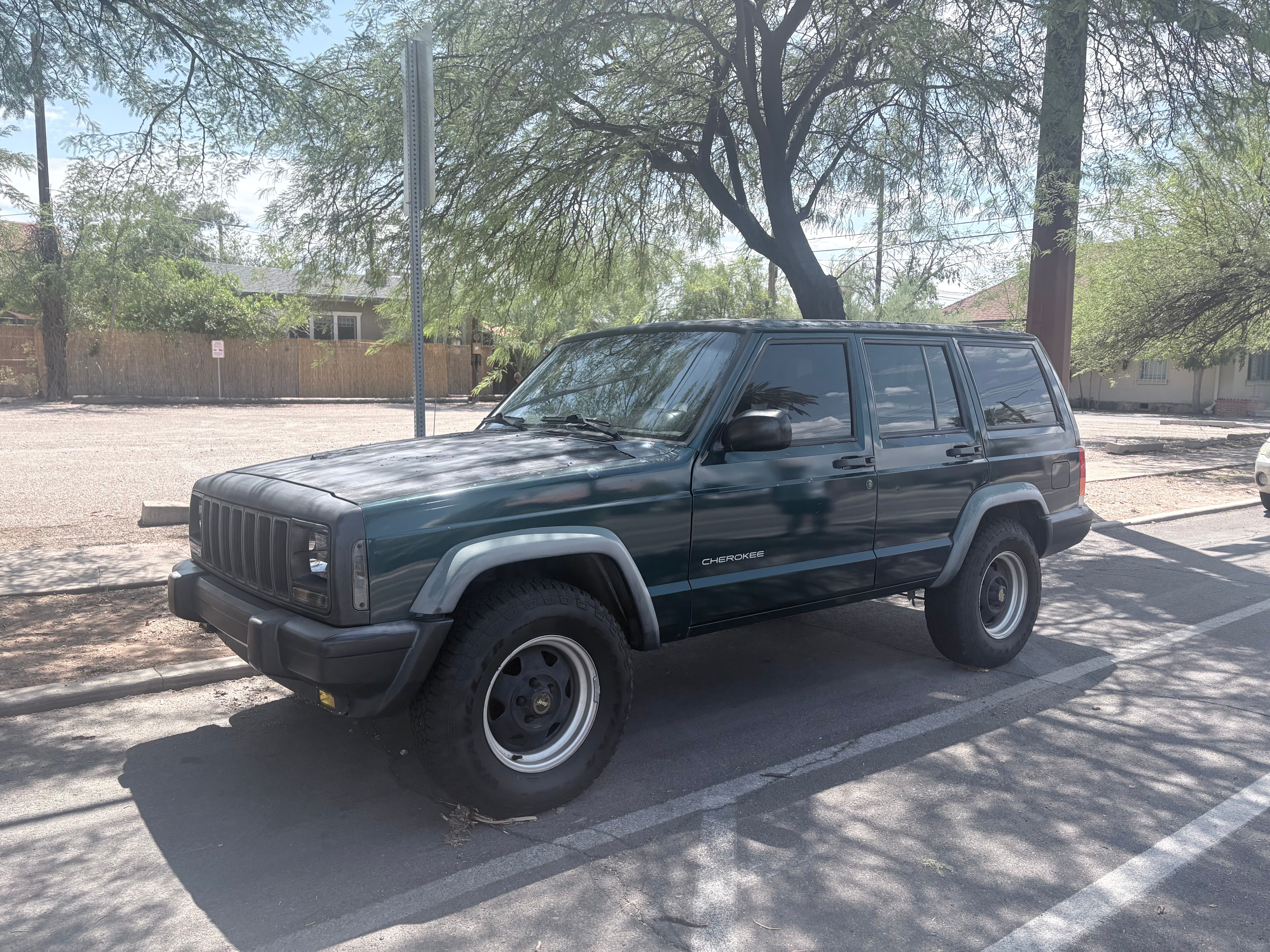 Used 1997 Jeep Cherokee SE RWD image 2