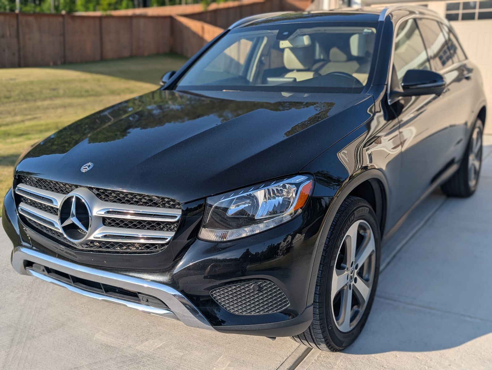 Used 2018 Mercedes-Benz GLC 300 w/ Premium Package image 1