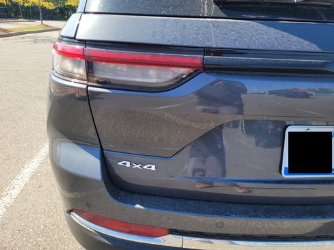 Used 2025 Jeep Grand Cherokee Laredo w/ Trailer Tow Package image 9