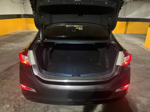 Used 2017 Chevrolet Cruze LT w/ Convenience Package image 18