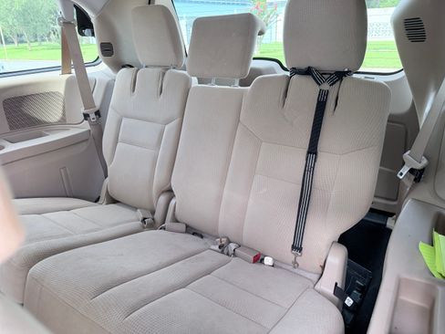 Used 2015 Dodge Grand Caravan SXT FWD image 17