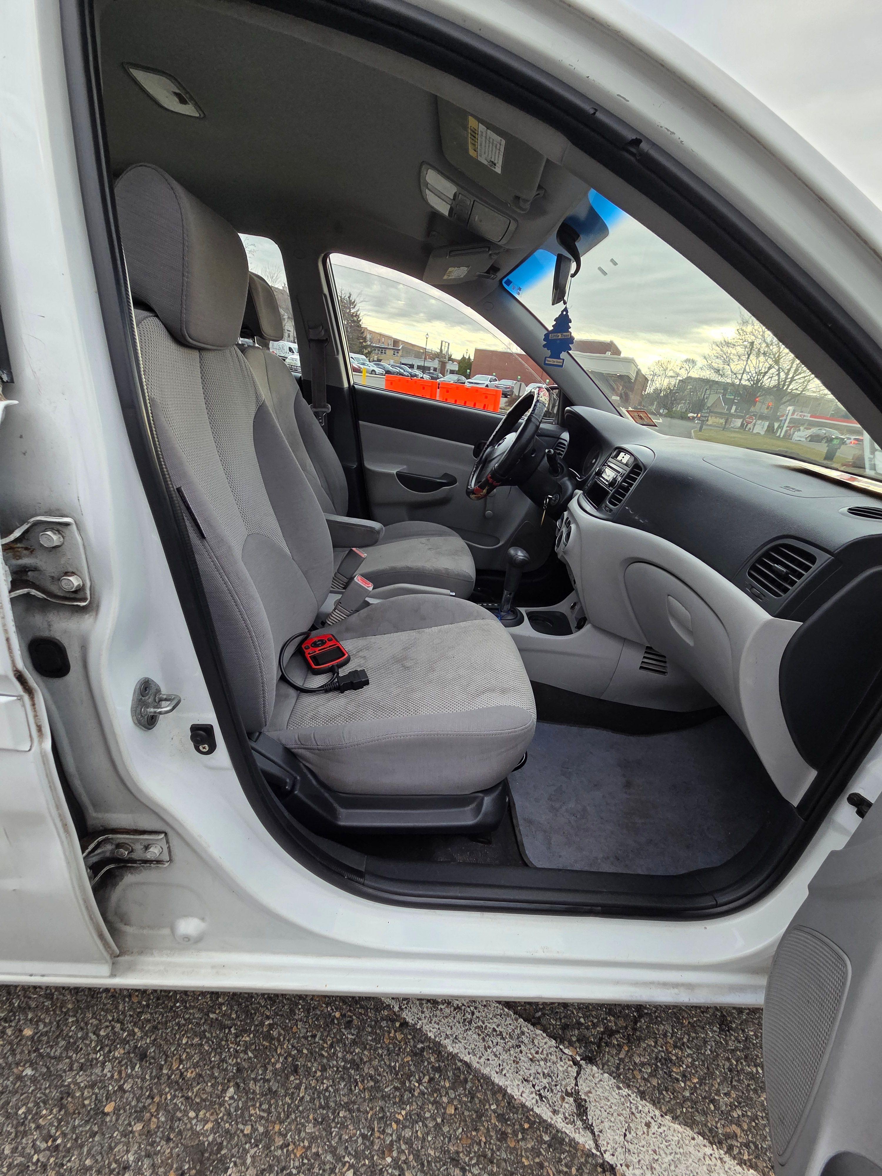 Used 2009 Hyundai Accent GLS FWD image 17