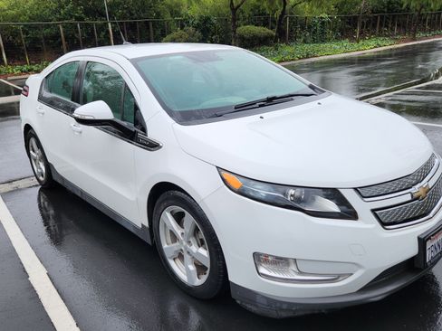 Used 2013 Chevrolet Volt w/ Comfort Package image 2
