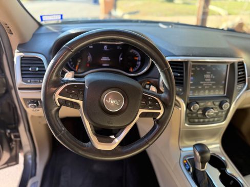 Used 2017 Jeep Grand Cherokee Limited w/ Luxury Group II image 9