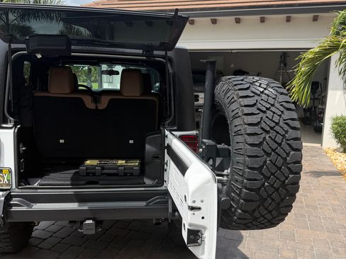 Used 2012 Jeep Wrangler Sahara AWD/4WD image 22