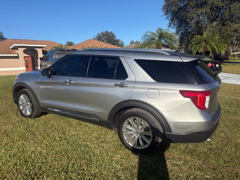 Used 2021 Ford Explorer Limited w/ Equipment Group 301A image 9