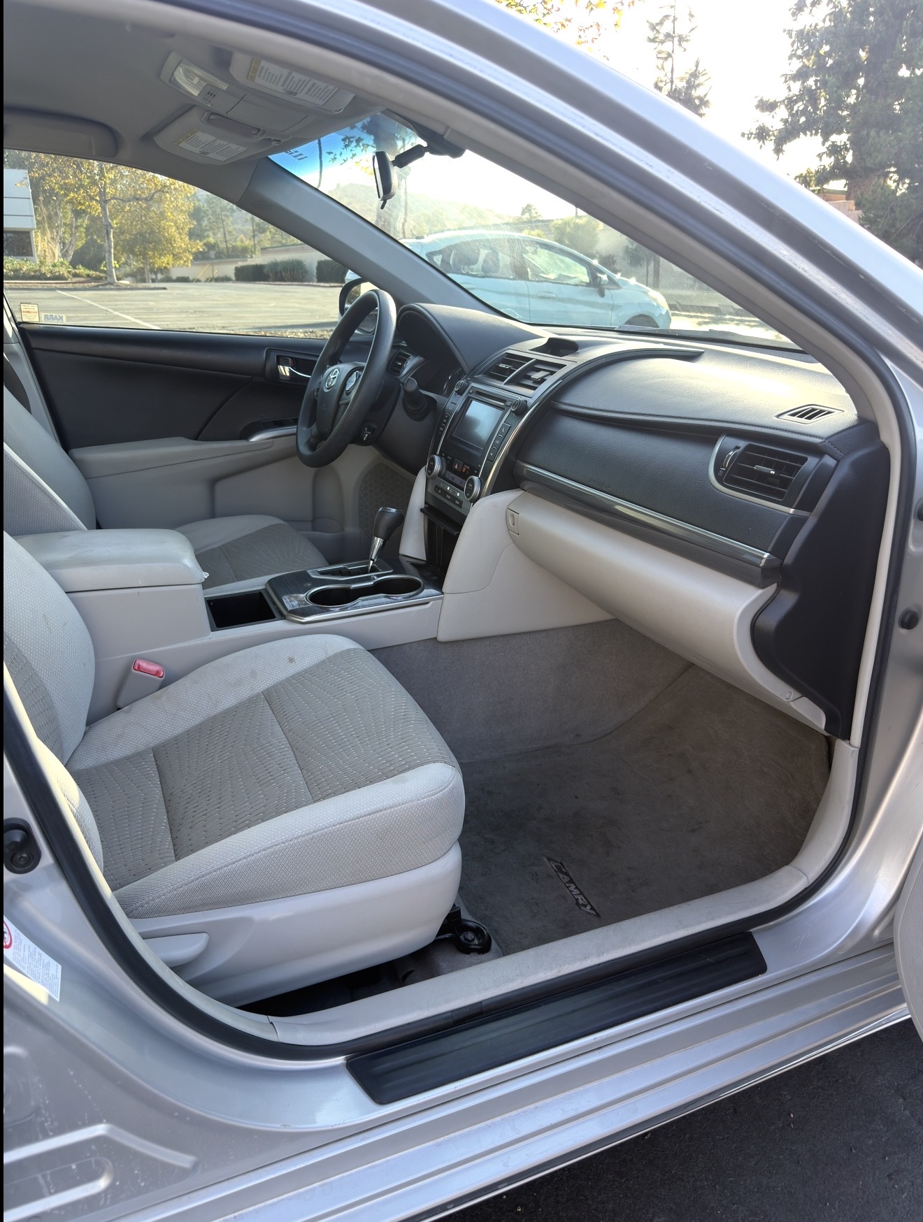 Used 2014 Toyota Camry LE FWD image 13