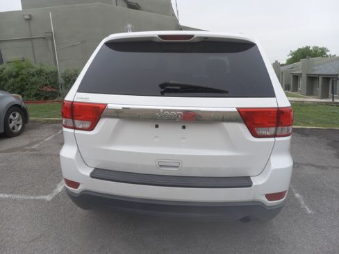 Used 2013 Jeep Grand Cherokee Laredo image 4