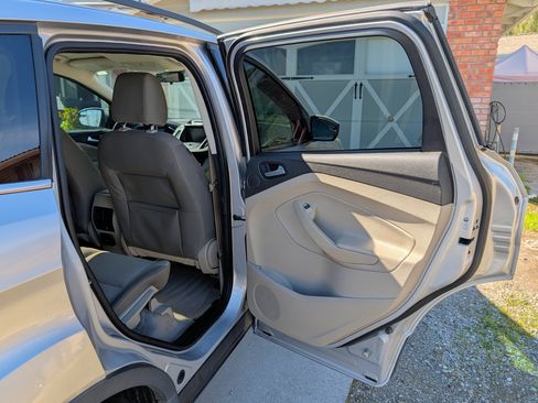 Used 2015 Ford Escape SE w/ Equipment Group 201A image 22