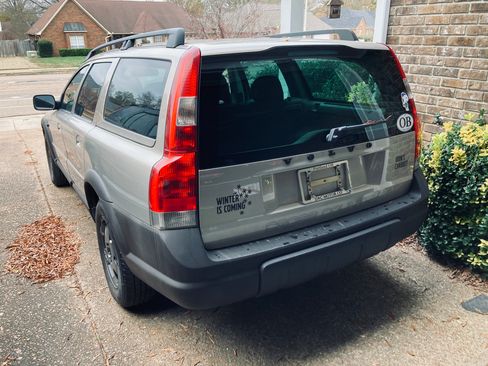 Used 2003 Volvo XC70 AWD/4WD image 2