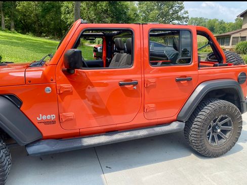 Used 2018 Jeep Wrangler Unlimited Sport image 2