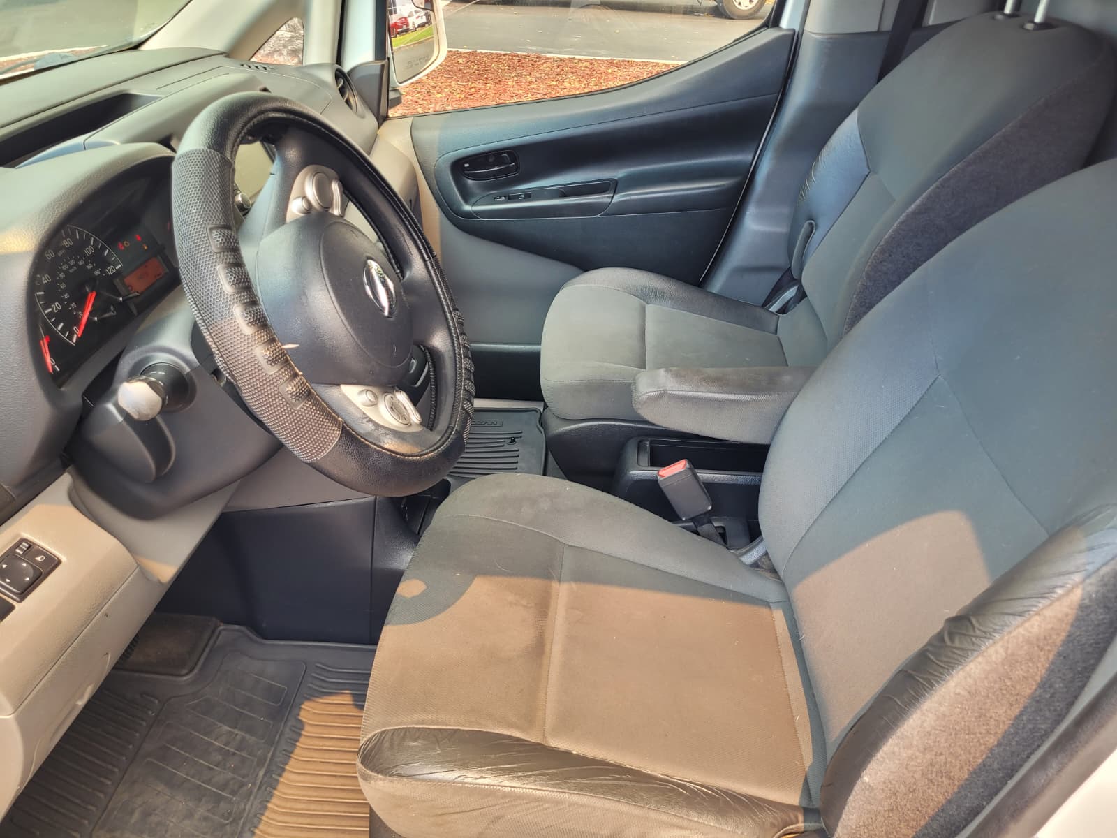 Used 2015 Nissan NV200 SV w/ Technology Package FWD image 17