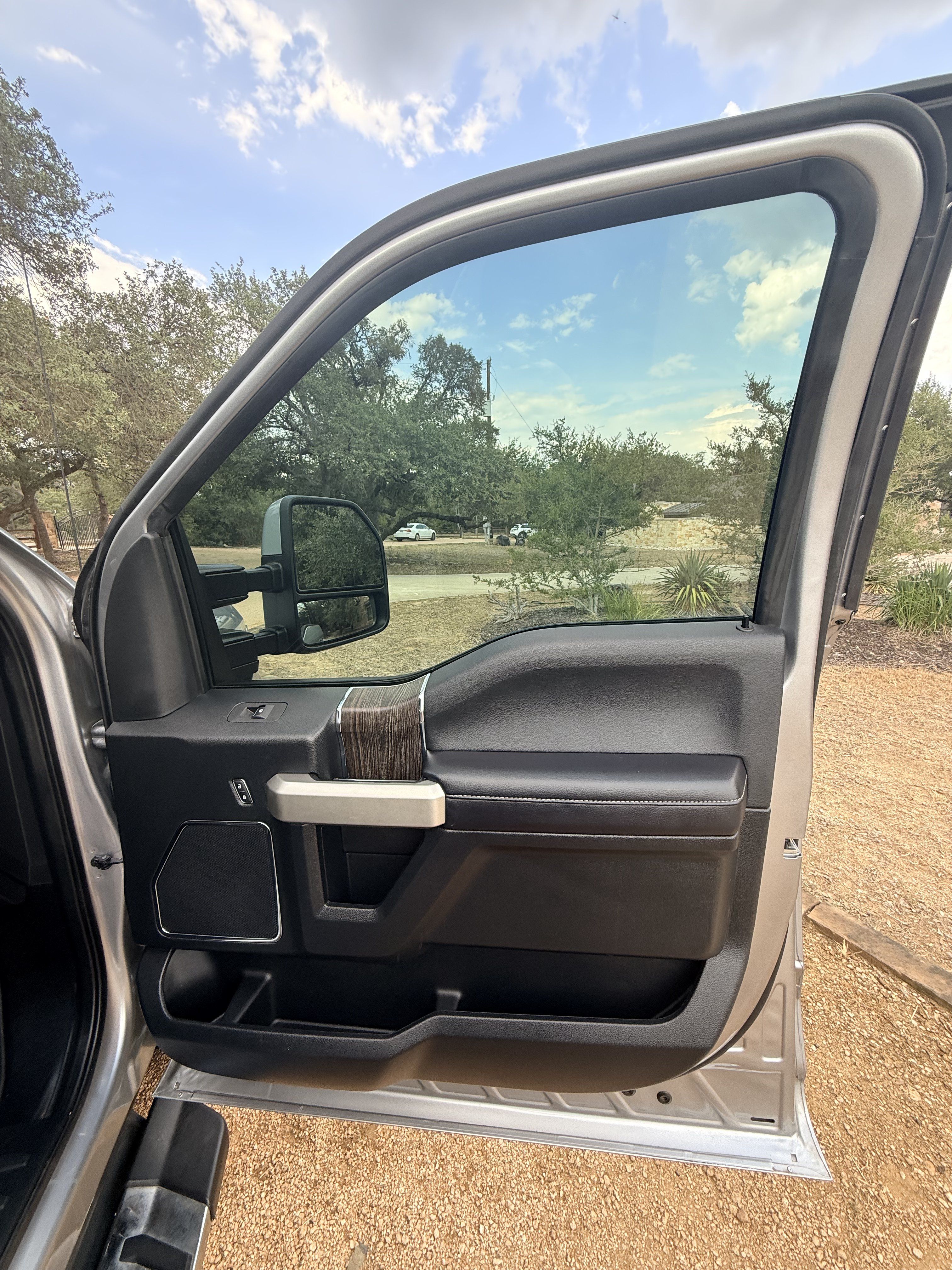 Used 2020 Ford F350 Lariat w/ Lariat Ultimate Package AWD/4WD image 11