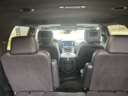 Used 2019 Cadillac Escalade Platinum image 18