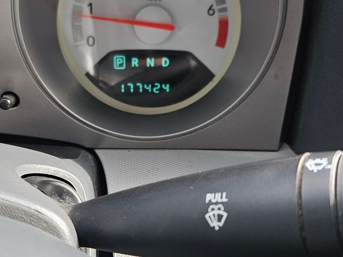 Used 2008 Dodge Avenger SE image 10