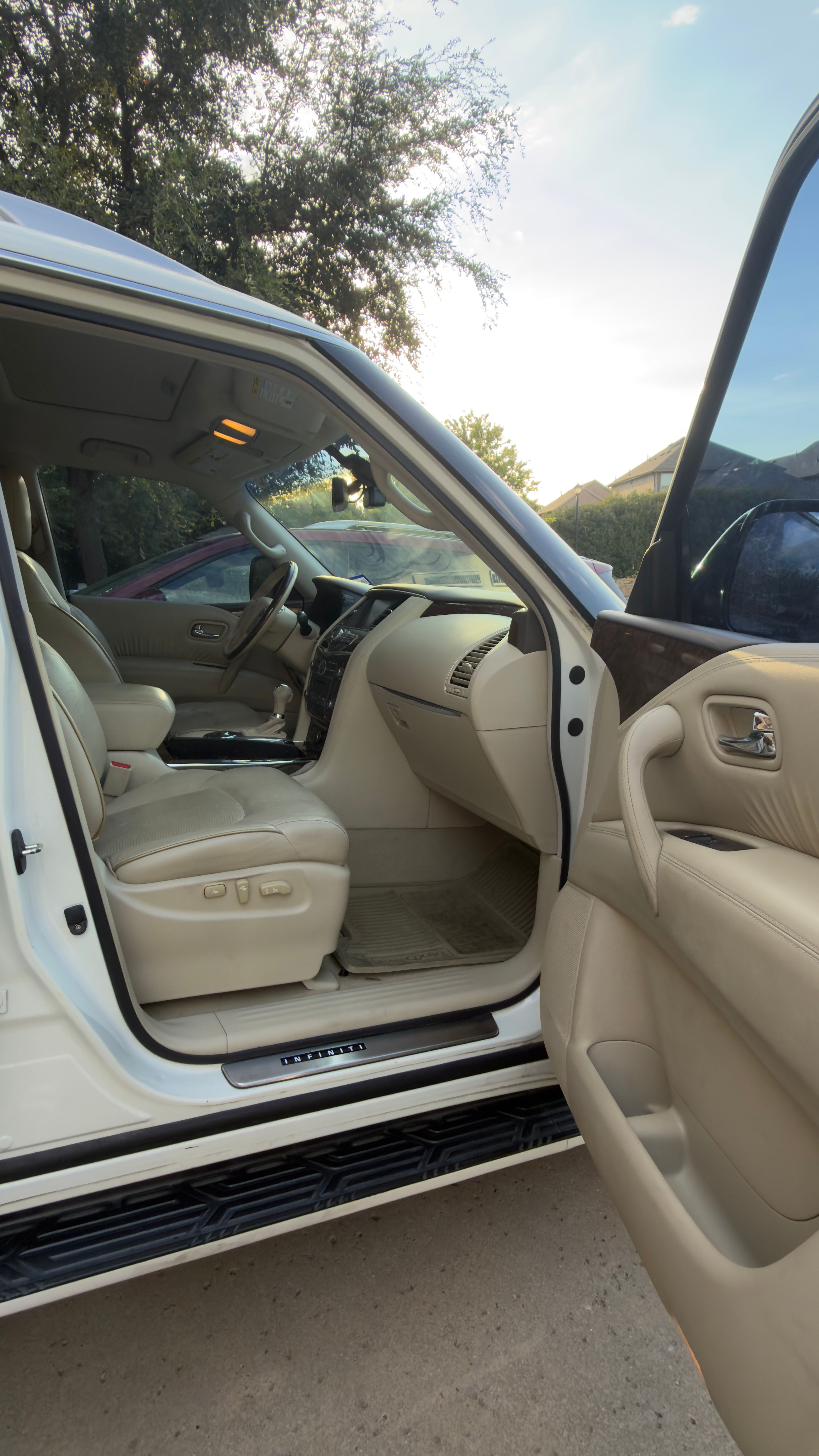 Used 2015 INFINITI QX80 2WD image 8