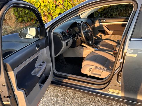 Used 2009 Volkswagen Jetta SE image 9