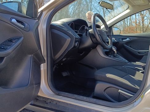 Used 2018 Ford Focus SEL w/ Cold Weather Package image 8