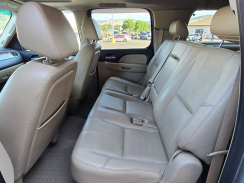 Used 2007 Chevrolet Suburban 2500 LT w/ LT Preferred Equipment Group image 17