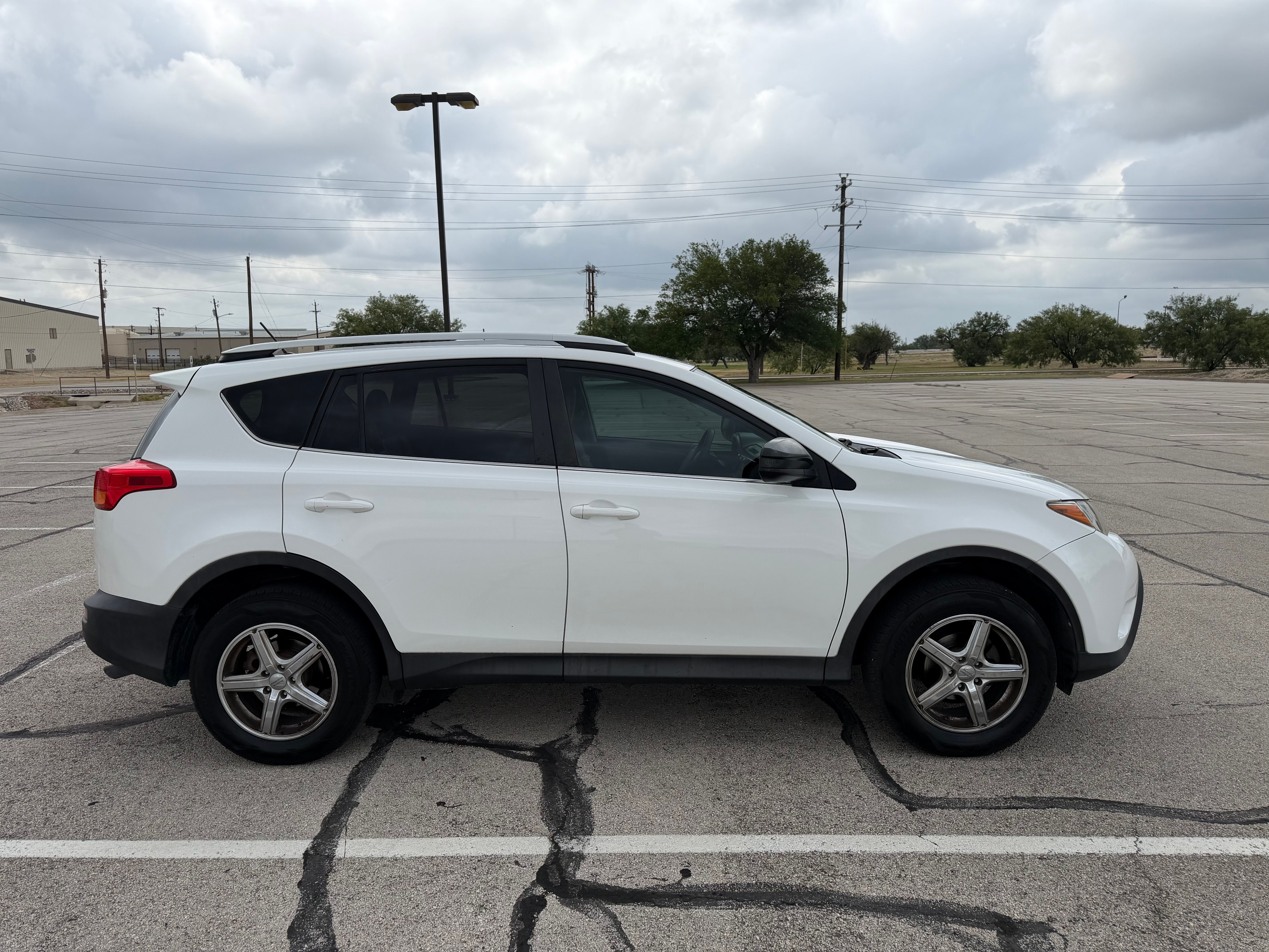 Used 2015 Toyota RAV4 LE FWD image 6