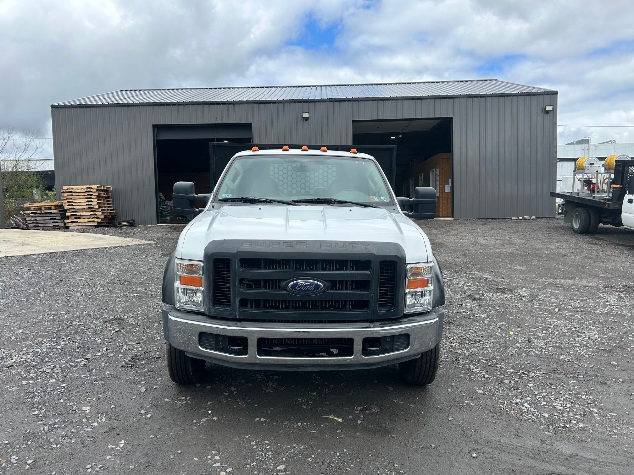 Used 2008 Ford F550 Luxury RWD image 2