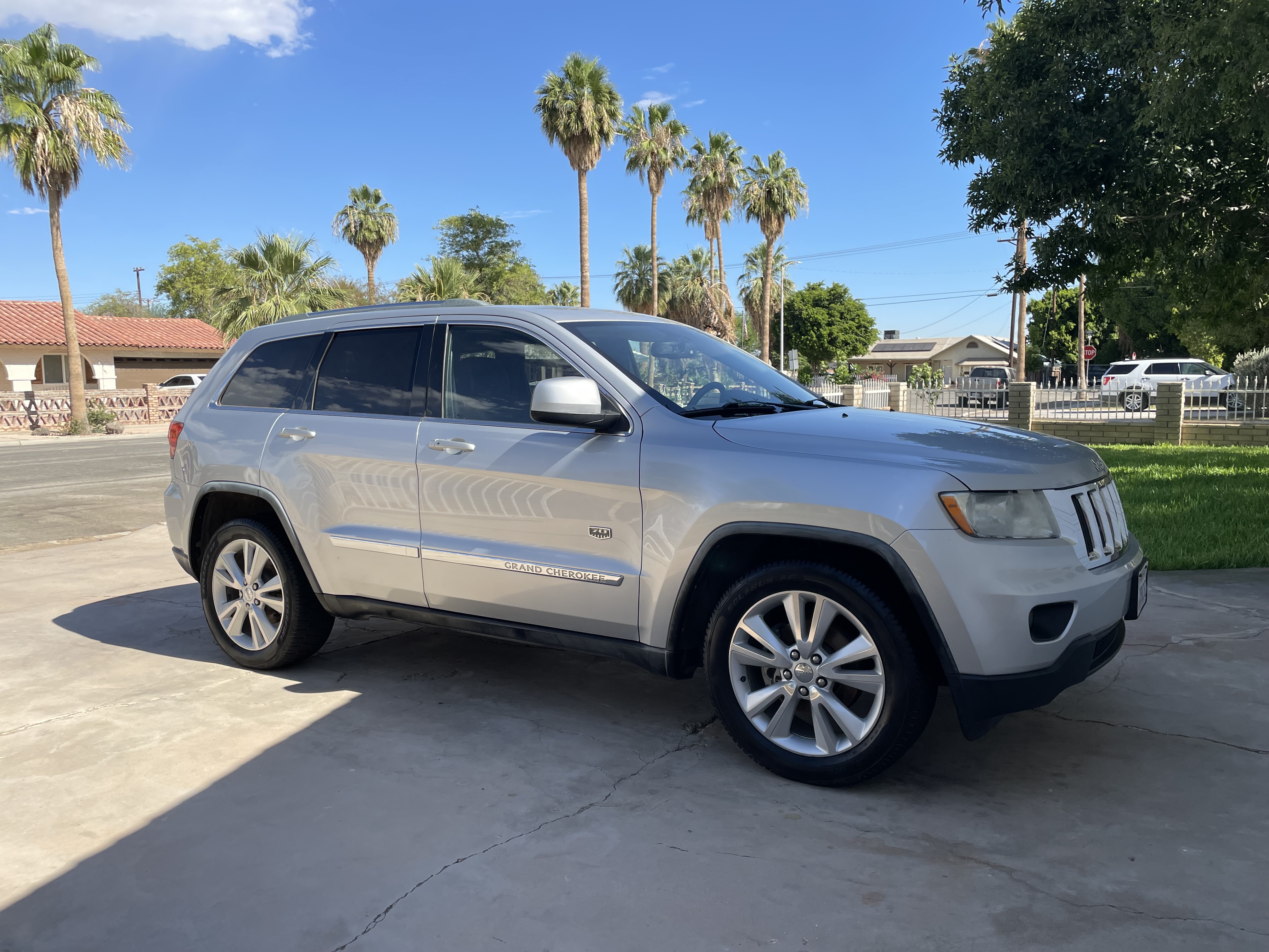 Used 2011 Jeep Grand Cherokee 70th Anniversary RWD image 1