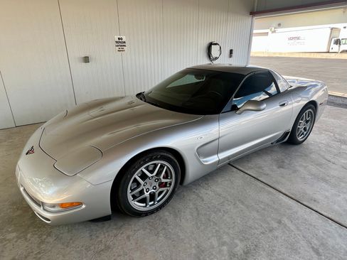 Used 2004 Chevrolet Corvette Z06 w/ Memory Package RWD image 4