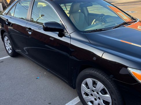 Used 2010 Toyota Camry LE image 6
