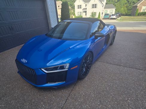 Used 2018 Audi R8 V10 w/ Carbon Exterior Package image 12