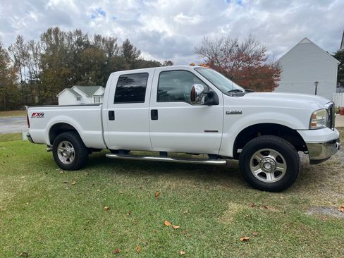 Used 2006 Ford F250 Lariat image 2