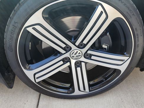 Used 2016 Volkswagen Golf 4-Door image 29