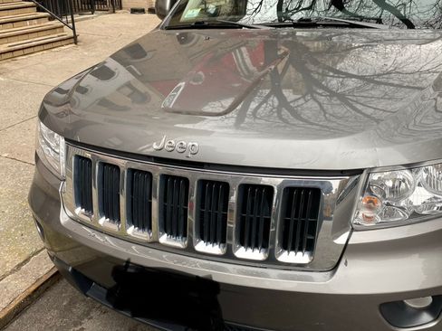 Used 2012 Jeep Grand Cherokee Laredo w/ Laredo E Group image 5