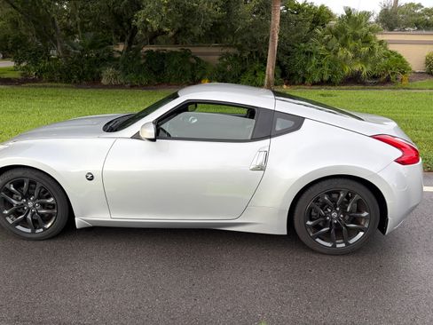 Used 2017 Nissan 370Z Coupe RWD image 16