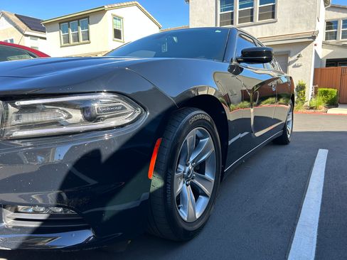 Used 2016 Dodge Charger SXT image 4