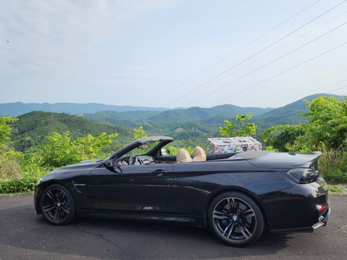 Used 2015 BMW M4 Convertible image 11