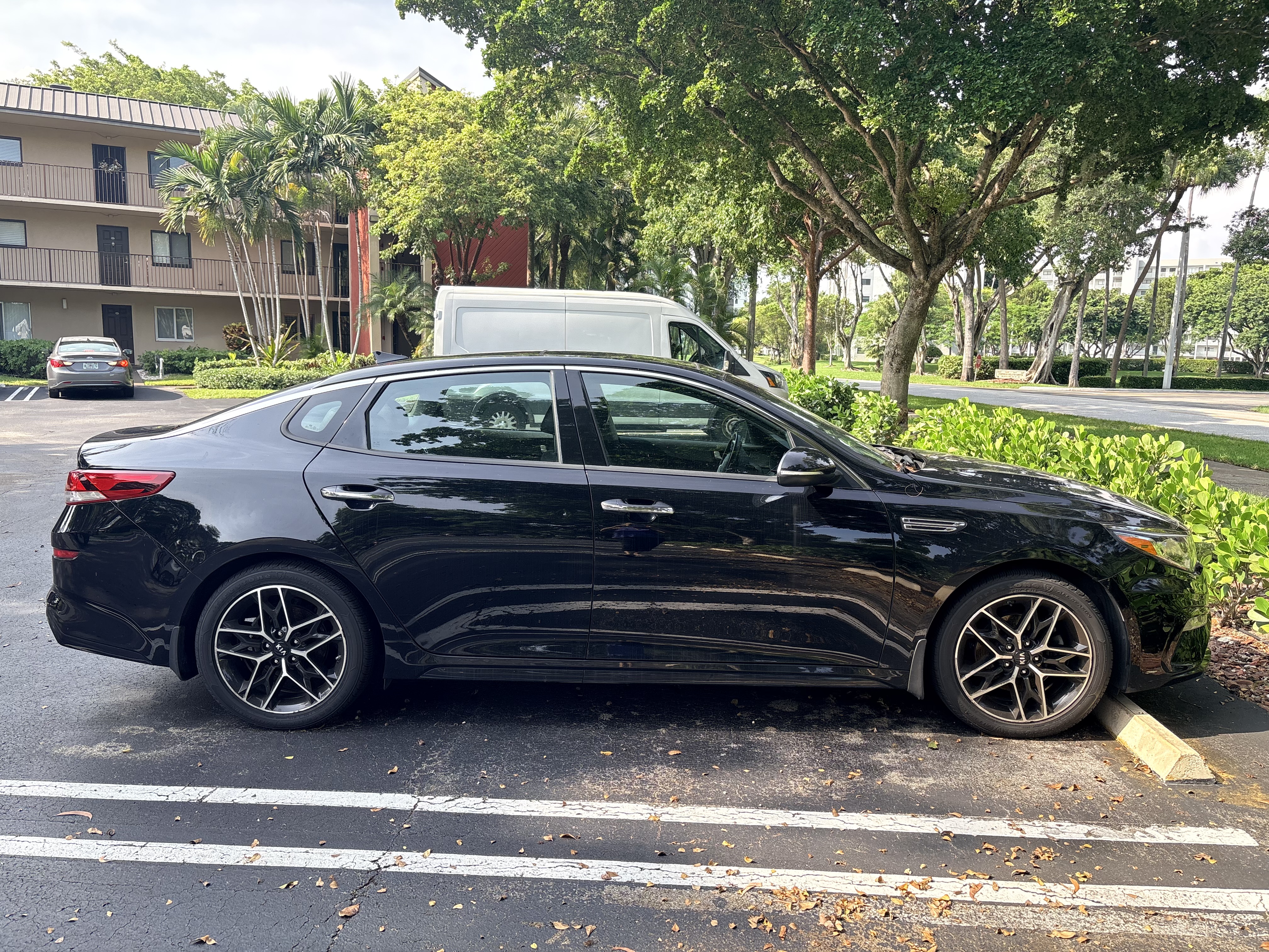 Used 2020 Kia Optima SE FWD image 4