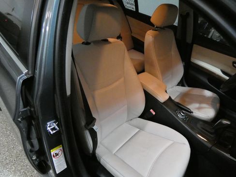 Used 2009 BMW 335i xDrive Sedan image 18