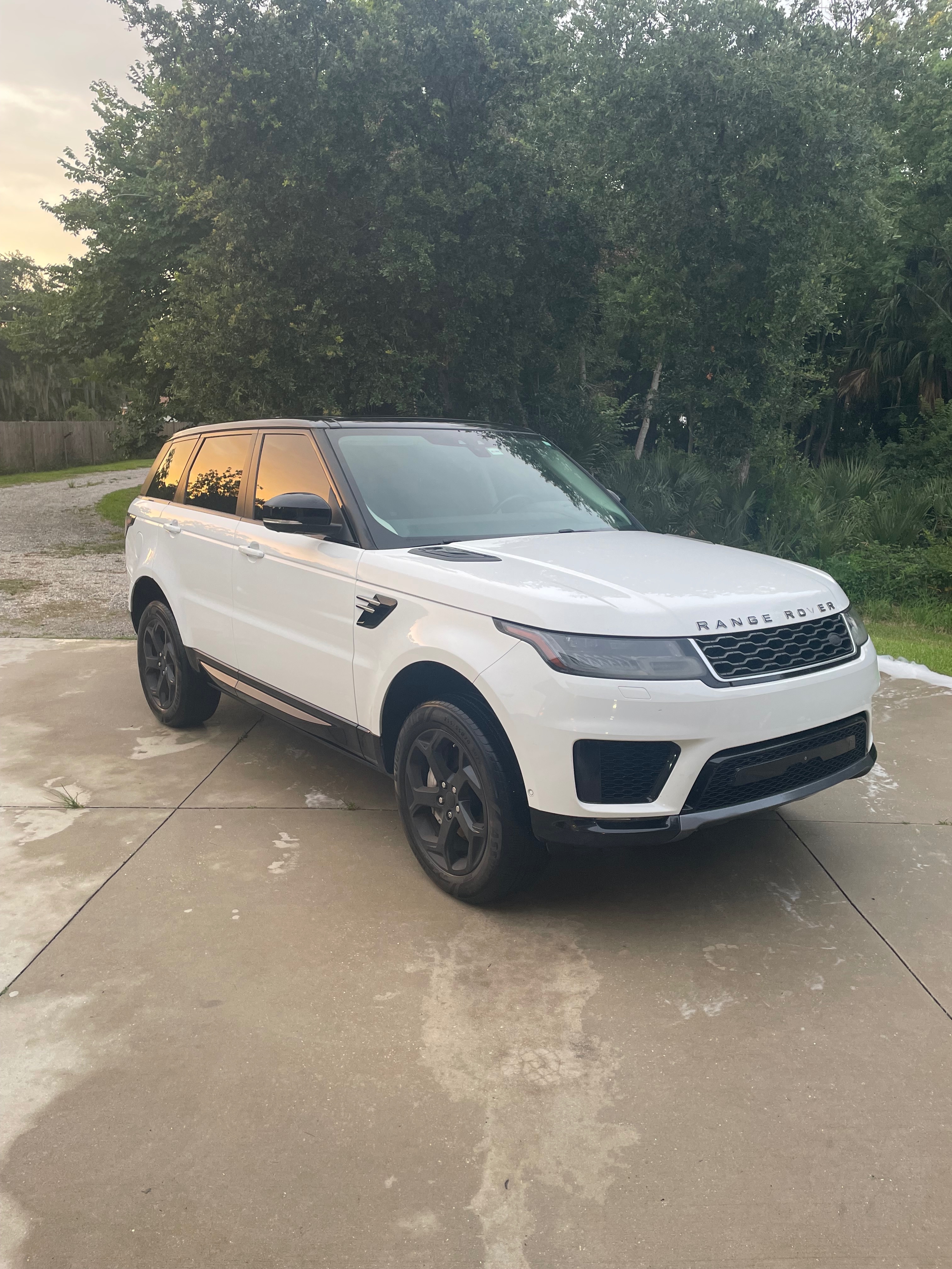 Used 2018 Land Rover Range Rover Sport HSE AWD/4WD image 1