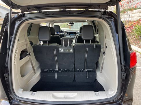 Used 2018 Chrysler Pacifica Touring-L Plus w/ Advanced Safetytec Group image 18