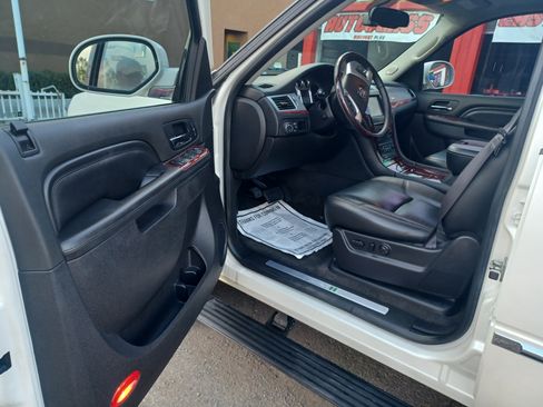 Used 2013 Cadillac Escalade Hybrid Sport Utility 4D image 17