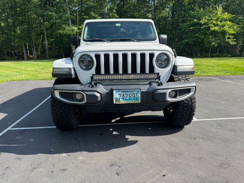 Used 2019 Jeep Wrangler Unlimited Sahara w/ Safety Group AWD/4WD image 2
